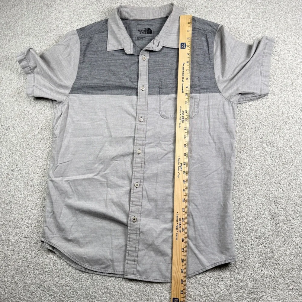 The North Face Button Down Mens Large Grey Colorblock Short Sleeve Shirt